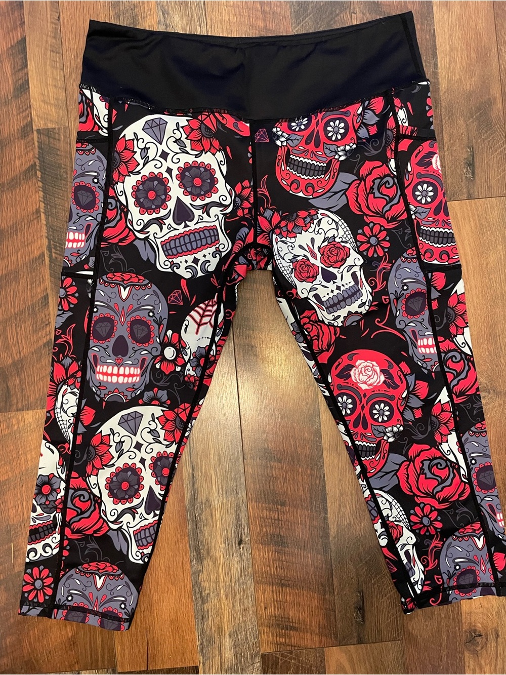 CVG (Constantly Varied Gear) Sugar Skull Print Capri Leggings - Size XX-Large